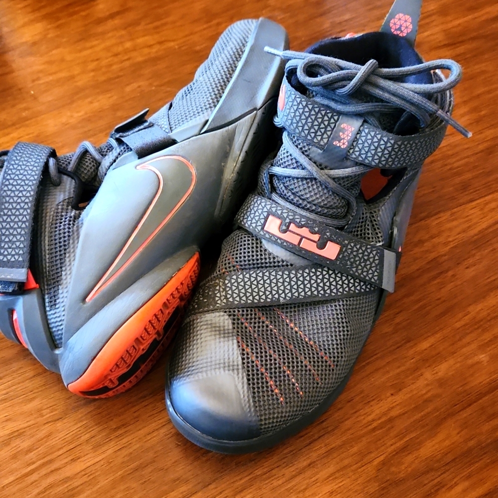 Nike Lebron James Soldier 9 size7Y